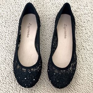 Women’s black flats from Zigi Soho. Size 7.